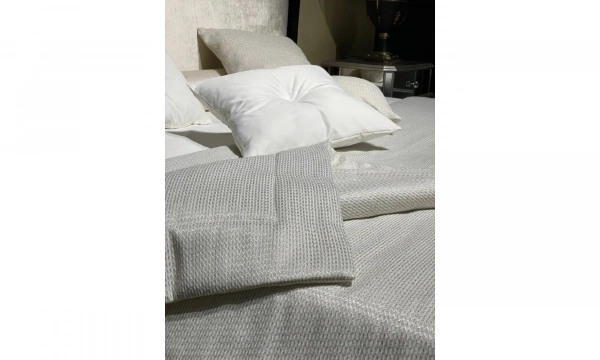 Комплект на кровать FRATELLI BARI (покрывало 265*250 + 2 подушки 50*50 + простыня на резинке 180*200 + 2 подушки 50*80 + 2 подушки 45*45)