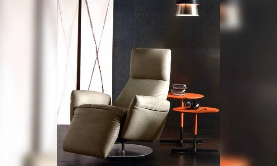 Кресло Вращающееся Poltrona Frau Pillow - фото 1