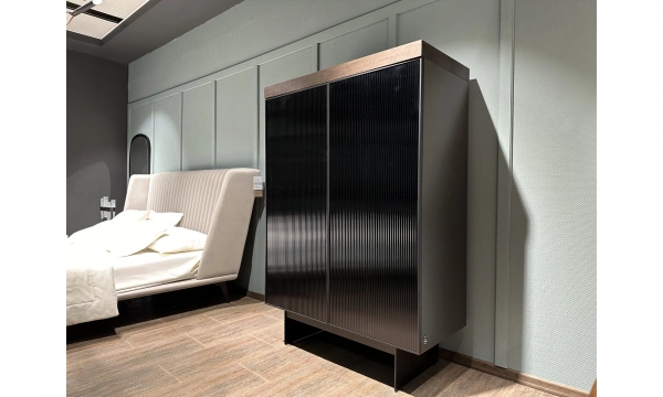 Витрина Saloni Hiro