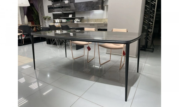 Стол обеденный Midj Lea