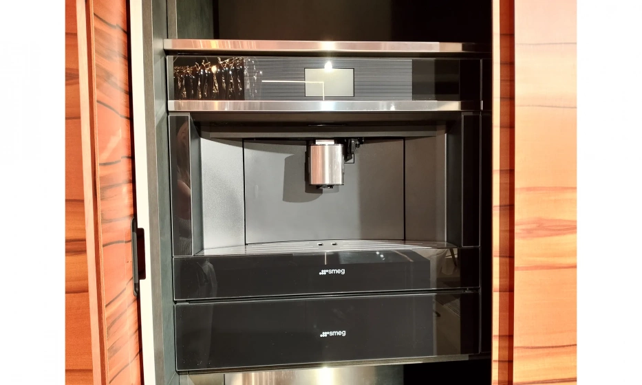 Автоматическая кофемашина Smeg - фото 2