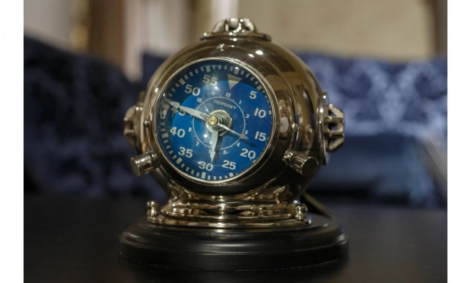 Настольные Часы Eichholtz Helmet Odyssey - фото 1